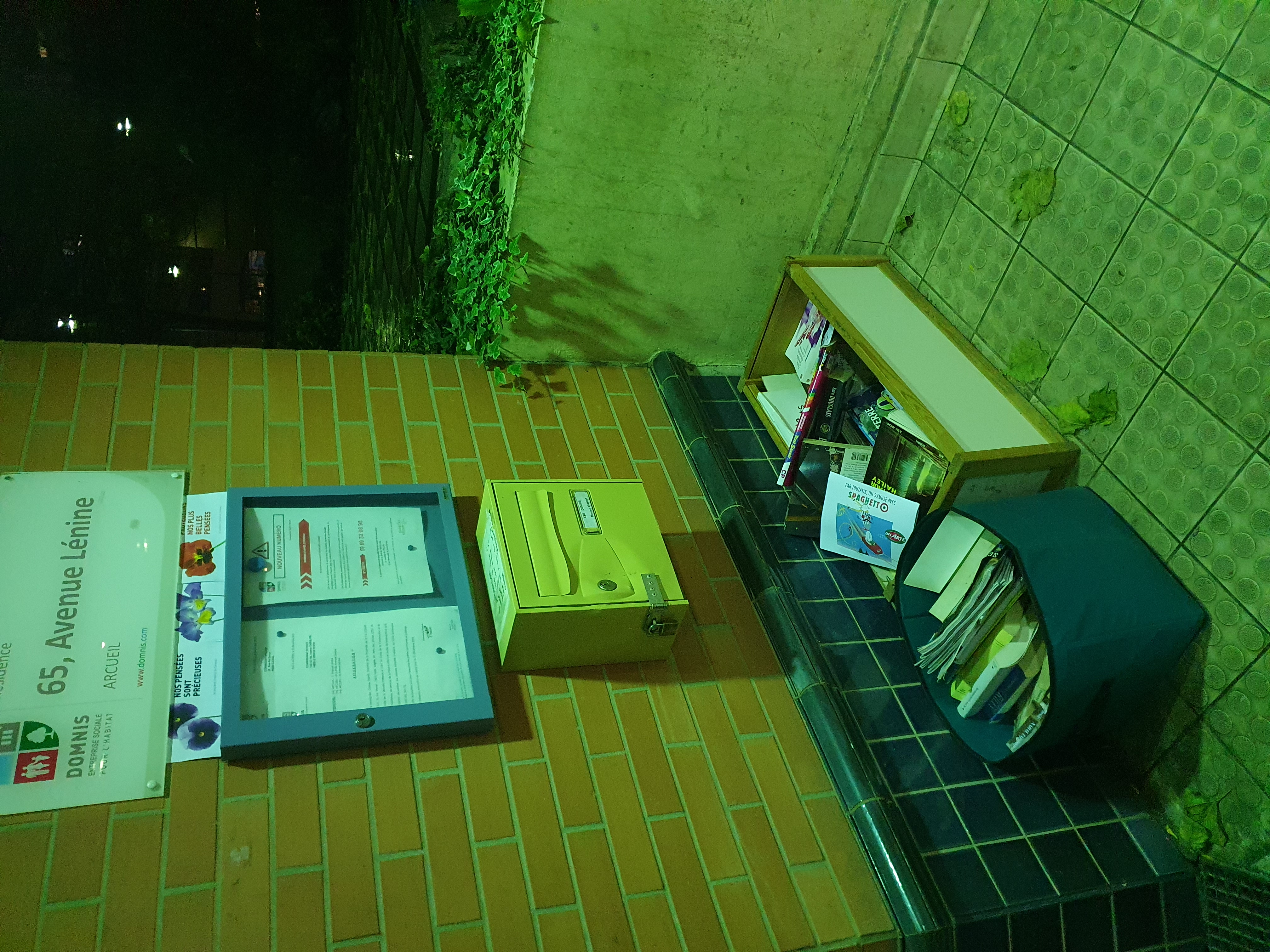 Image média: Boîte à livres libre service