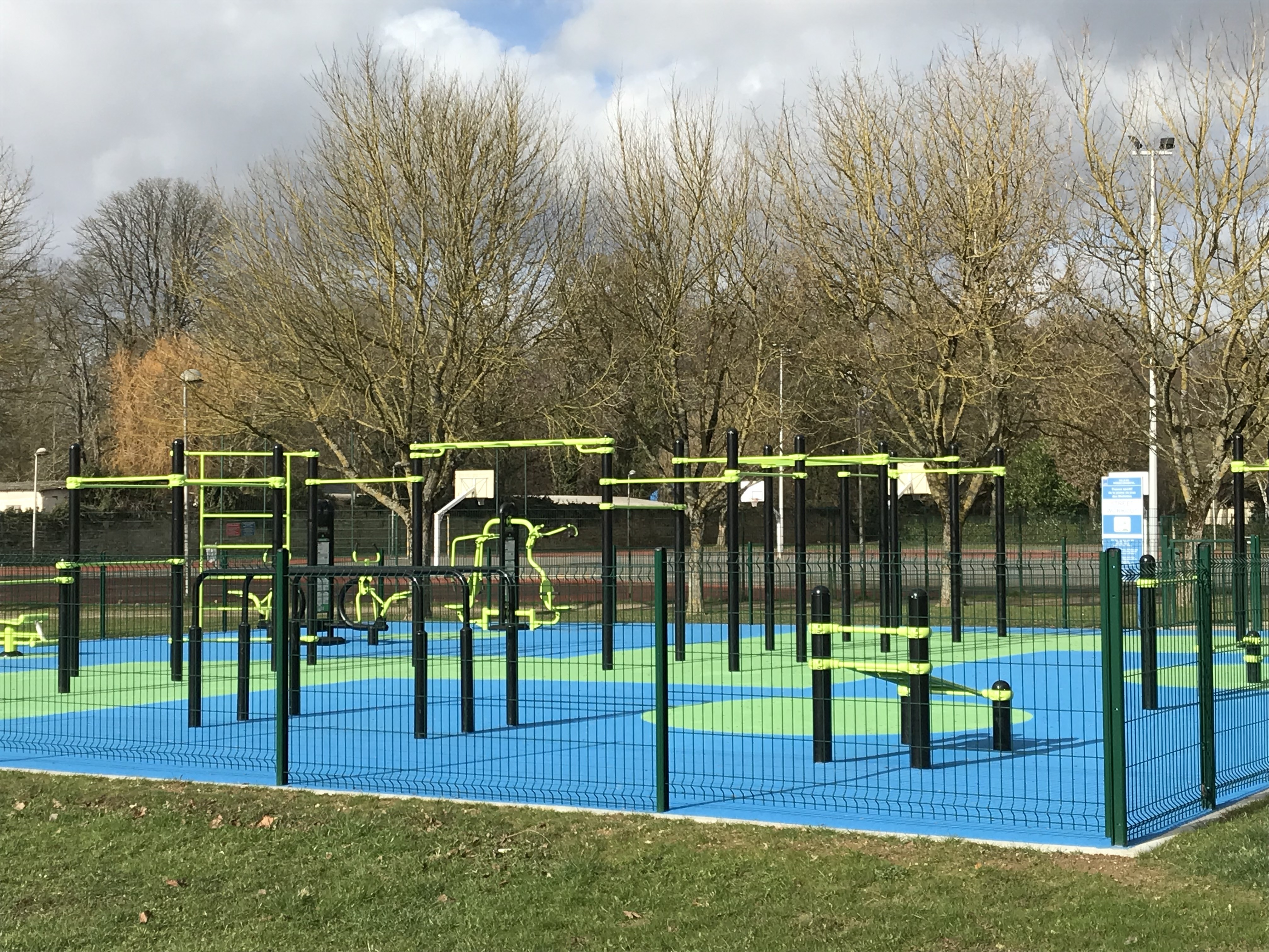 Image média: Installation de Parc de Street Workout Musculation Exterieur