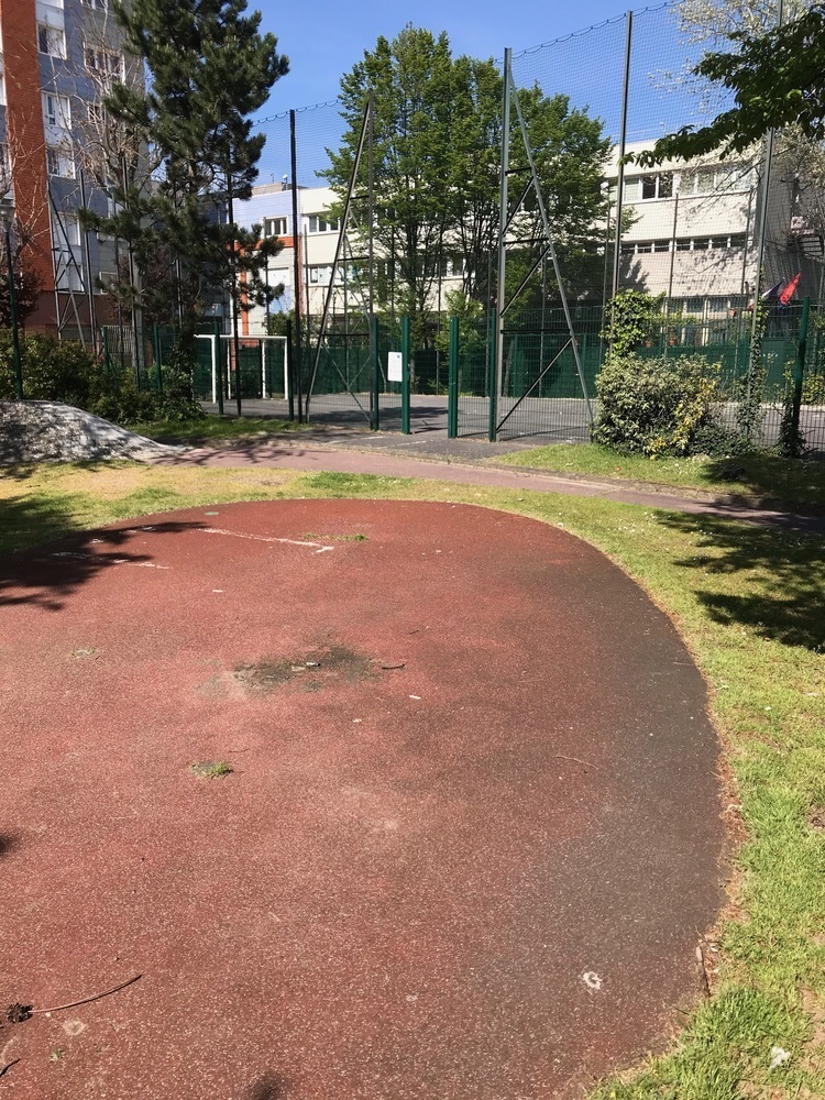 Image média: Projet N°36 : Rénovation du Terrain de Foot et ajout d'une structure sportive au quartier Victor Basch