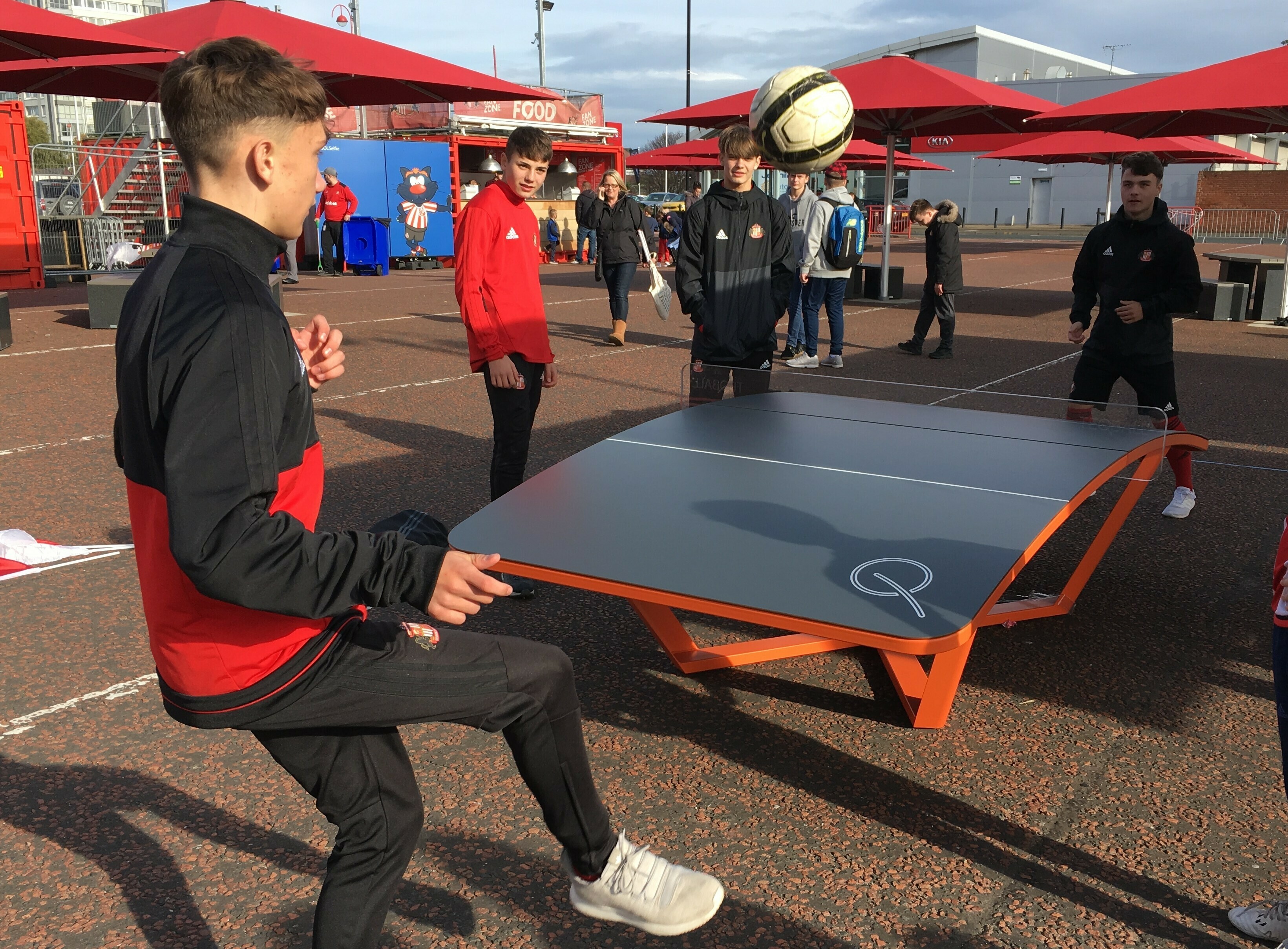 Image média: Des tables de Teqball en pleine air!