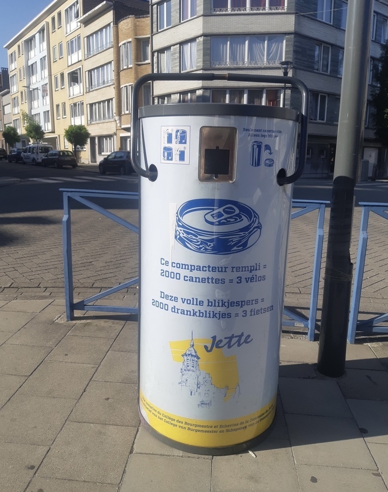 Image média: Projet N°18 : Habillages des poubelles dans le quartier des Fossés Jean