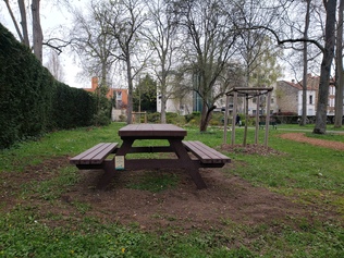 Tables de pique-nique au Parc Raspail