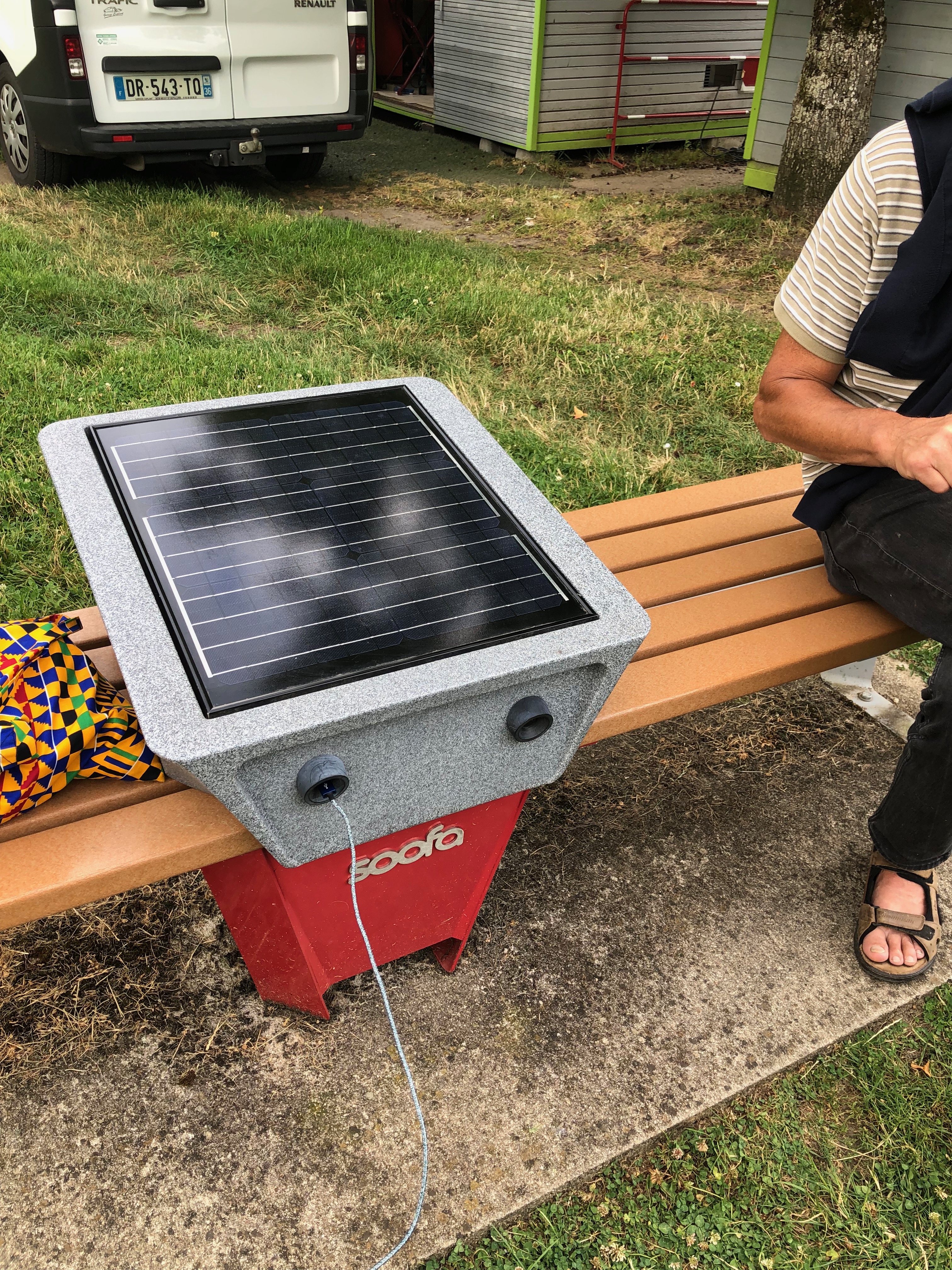 Image média: Banc solaire connecté