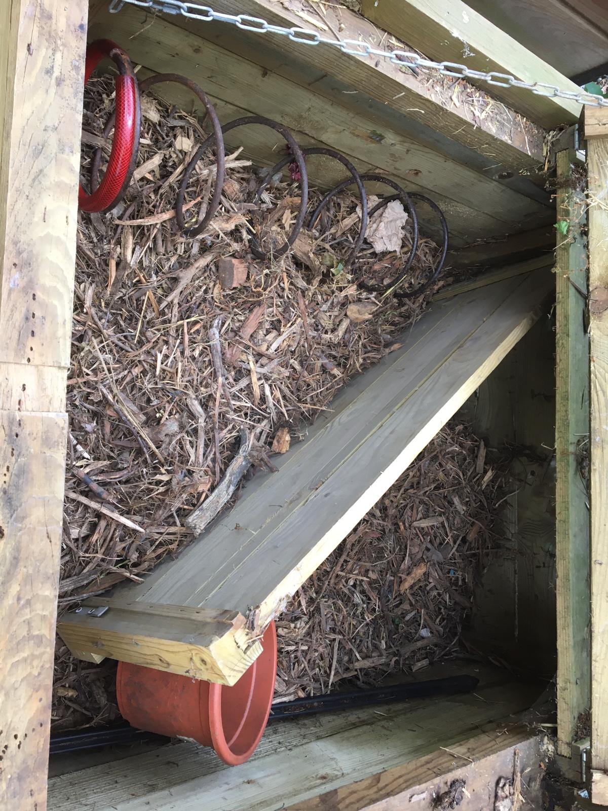 Image média: Un broyeur pour l’apport de matière sèche dans les composts des parcs publics de Malakoff.