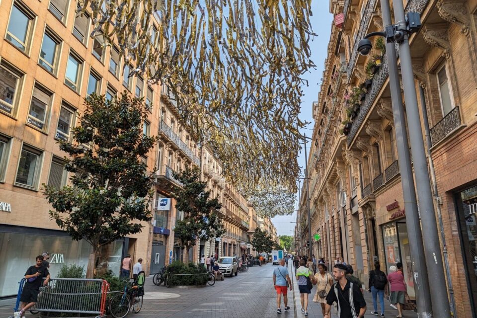 Image média: Installation d'une ombrière à rubans rue Béranger