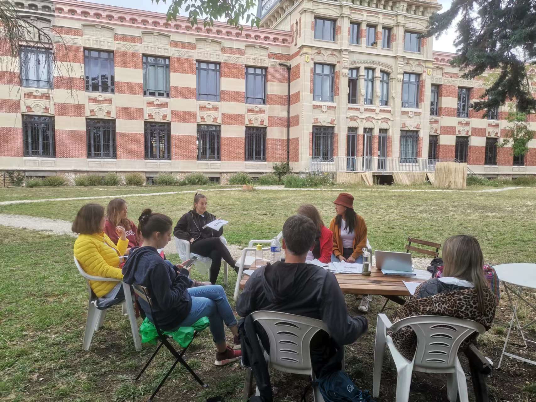 Image média: Ateliers jardinage et activités cuisine asiatiques avec les plantes locales