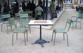 Image média: Tables de jeu d'Echecs dans les lieux publics (André Marlaux..)