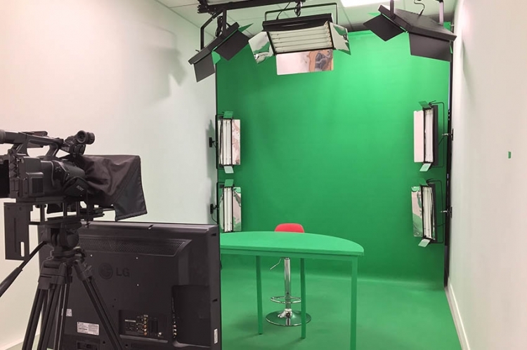 Image média: Studio multimédia au collège