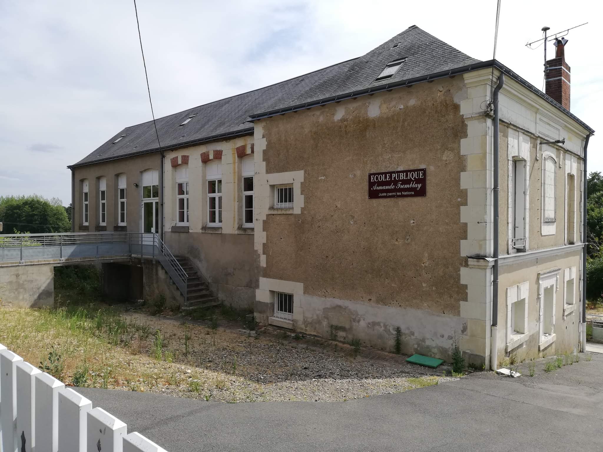 Image média: Notre cour aménagée et végétalisée !