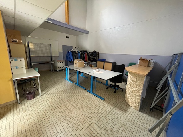 Image média: Aménagement deux deux espaces collaboratifs et de travail en autonomie