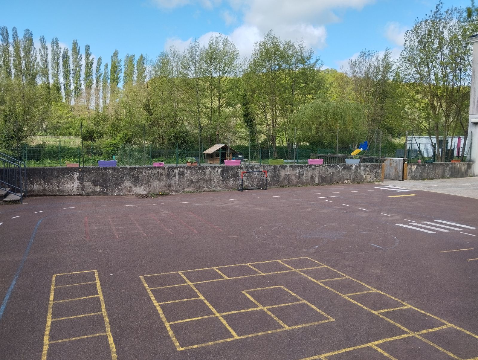 Image média: Jeux t'invite dans notre cour!