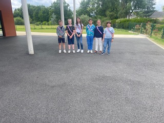 Image média: Ramenons des arbres à l'école