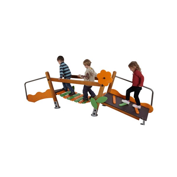 Image média: Une structure type pont de singe pour dynamiser la cour de récréation