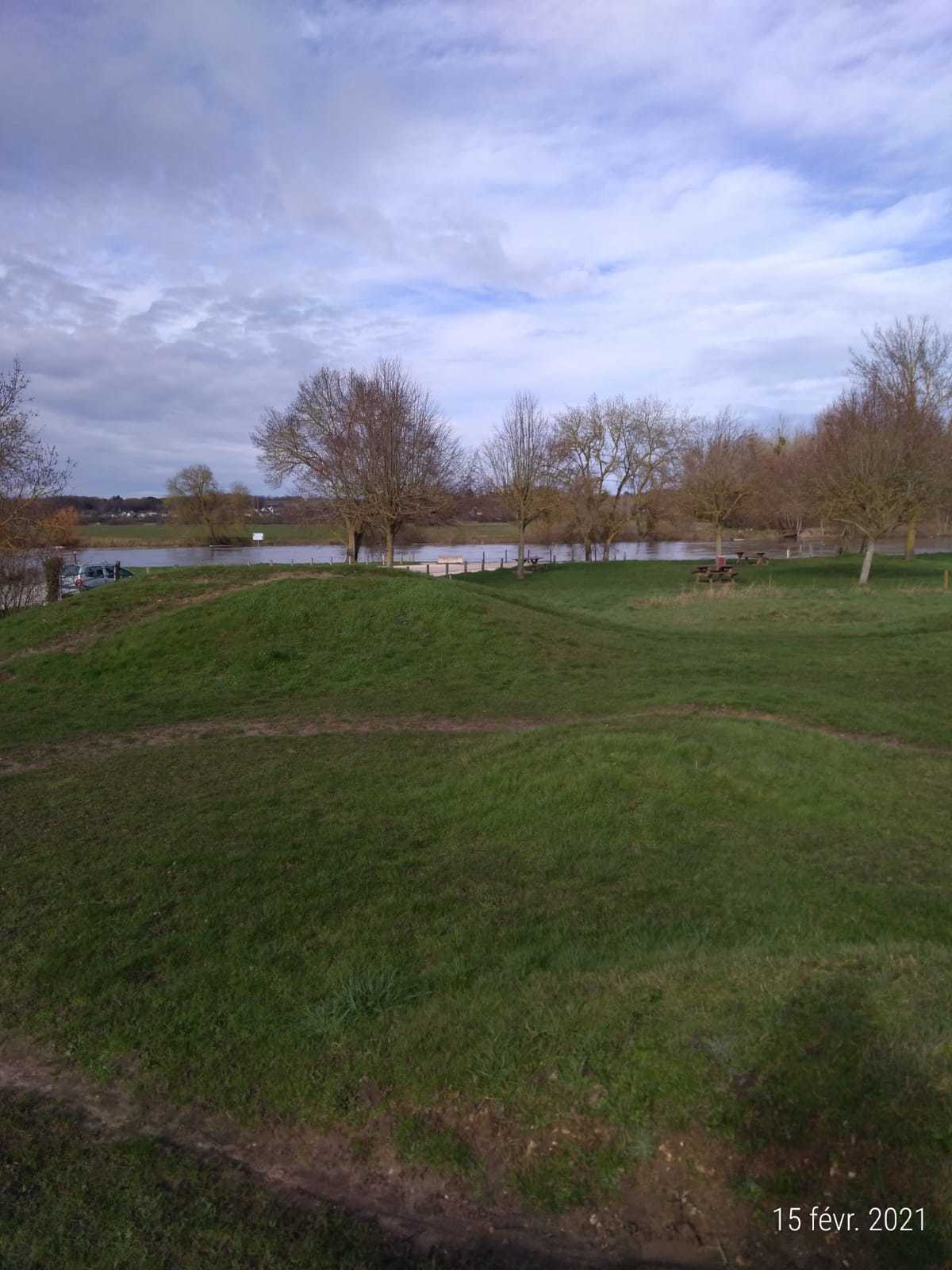 Image média: Terrain de cross naturel