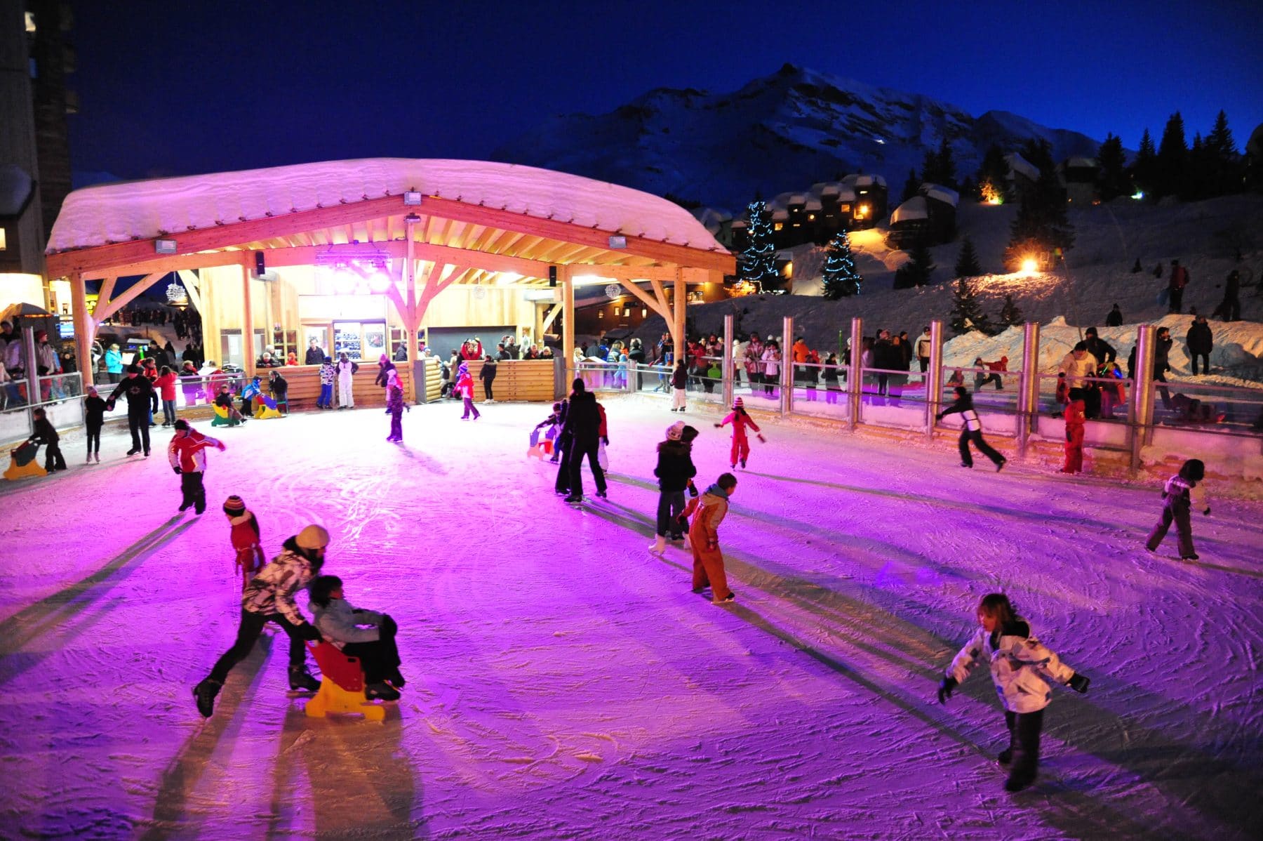 Image média: Patinoire pendant les fêtes de Noël - Place Méjane