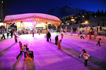 ©Avoriaz-1800-patinoire.jpg