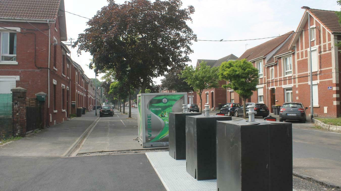 Image média: Bornes  enterrées pour  poubelles ou faire une circulaire en demandant que chaque foyers rentre les poubelles chez eux